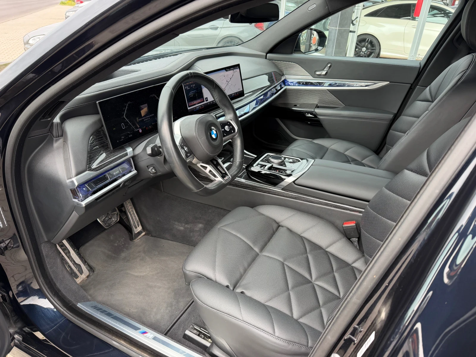 BMW 740  M-PACK#X-DRIVE#B&W#PANORAMA#ICONIC GLOW#360* CAM, снимка 9 - Автомобили и джипове - 54196633