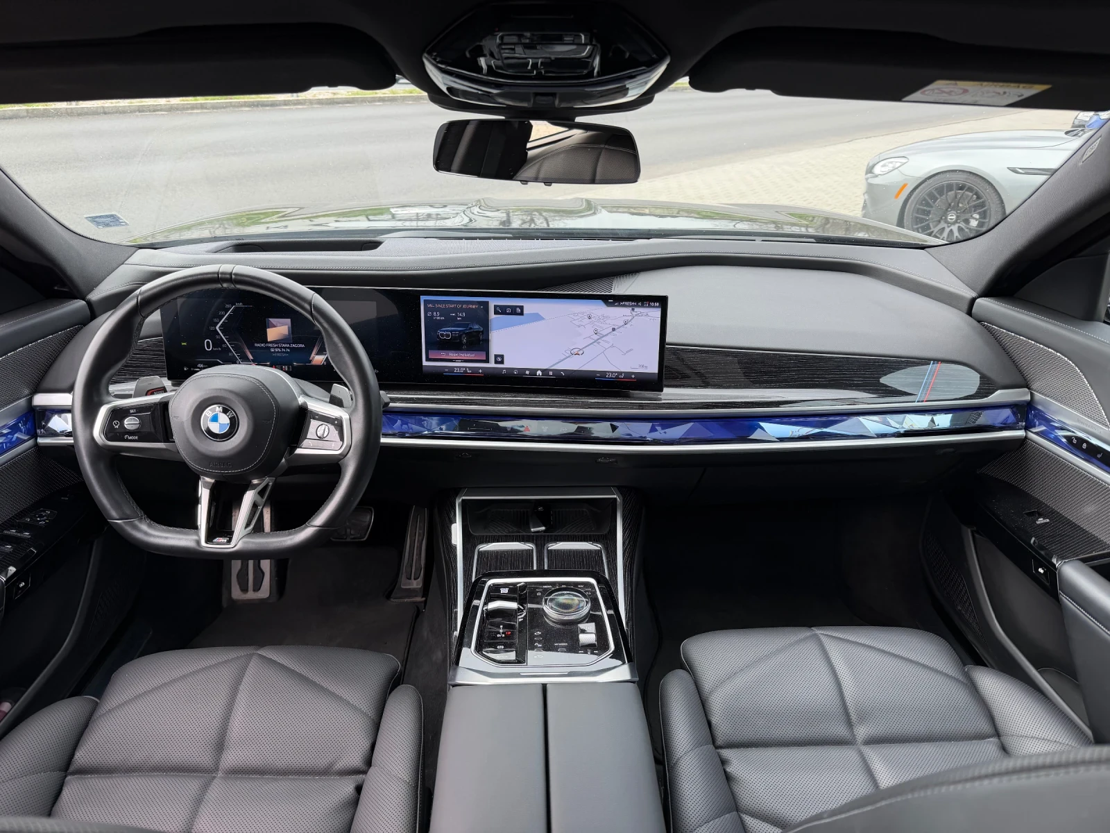 BMW 740  M-PACK#X-DRIVE#B&W#PANORAMA#ICONIC GLOW#360* CAM, снимка 14 - Автомобили и джипове - 54196633