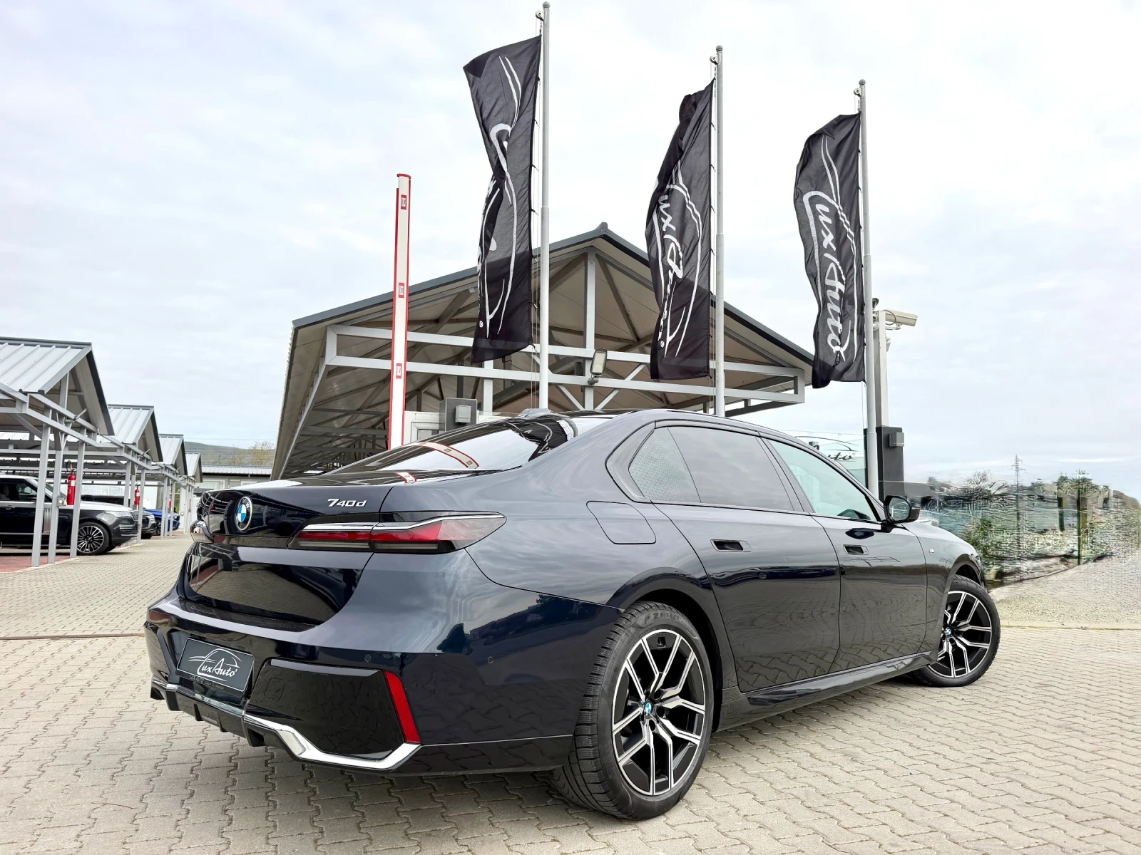 BMW 740  M-PACK#X-DRIVE#B&W#PANORAMA#ICONIC GLOW#360* CAM, снимка 6 - Автомобили и джипове - 54196633