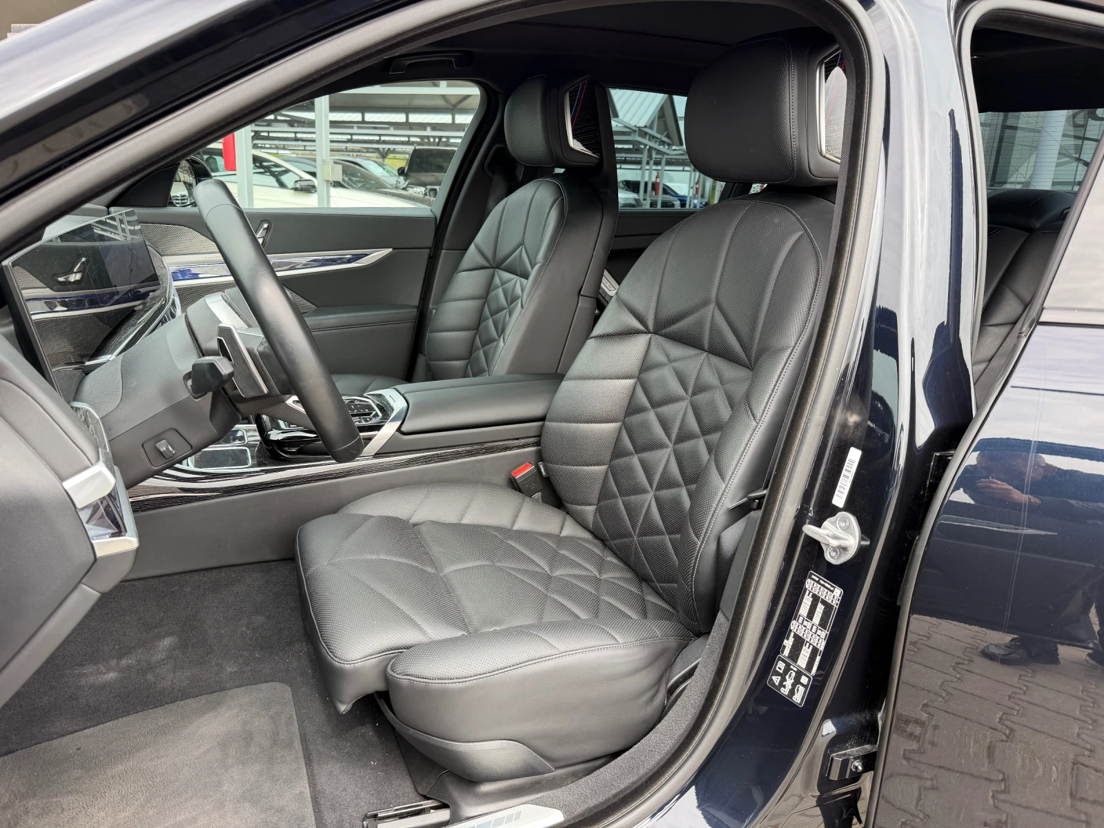 BMW 740  M-PACK#X-DRIVE#B&W#PANORAMA#ICONIC GLOW#360* CAM, снимка 8 - Автомобили и джипове - 54196633