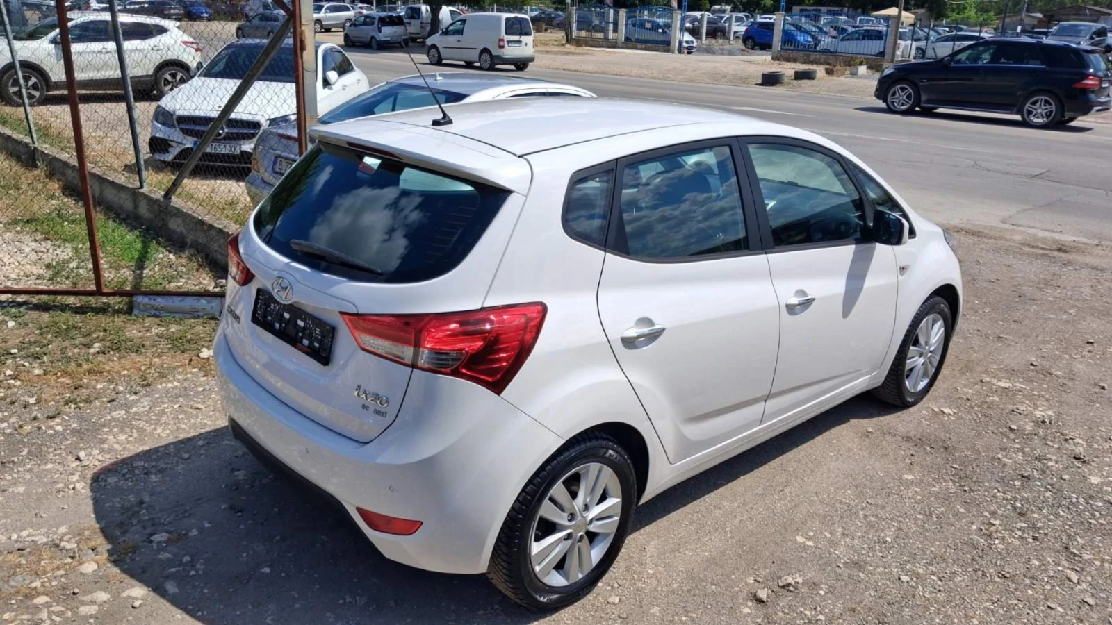 Hyundai Ix20 1.4i-LPG, снимка 15 - Автомобили и джипове - 55170237