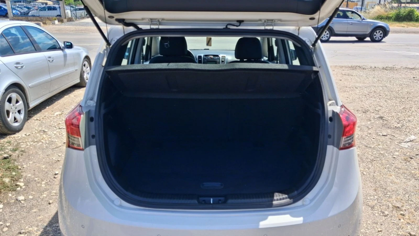 Hyundai Ix20 1.4i-LPG, снимка 10 - Автомобили и джипове - 55170237