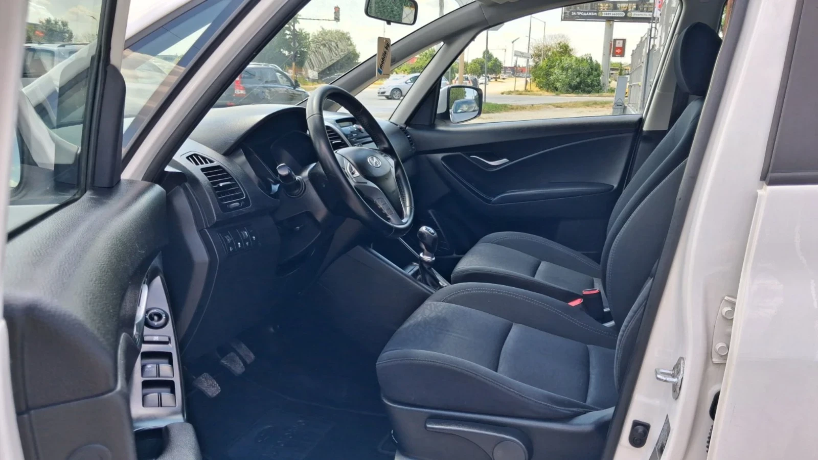 Hyundai Ix20 1.4i-LPG, снимка 7 - Автомобили и джипове - 55170237