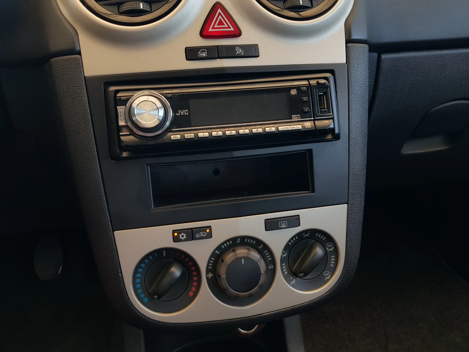 Opel Corsa 1.3 CDTI-75 к.с., снимка 13 - Автомобили и джипове - 55189972