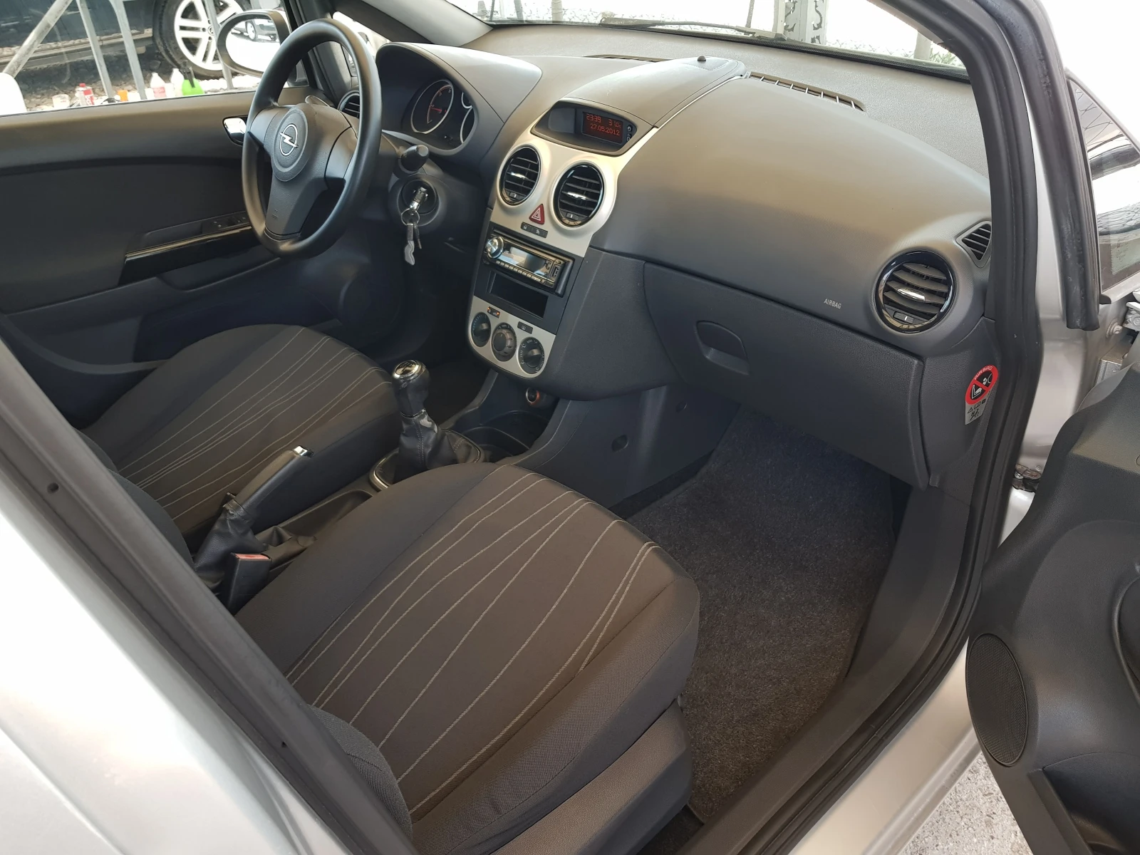 Opel Corsa 1.3 CDTI-75 к.с., снимка 11 - Автомобили и джипове - 55189972