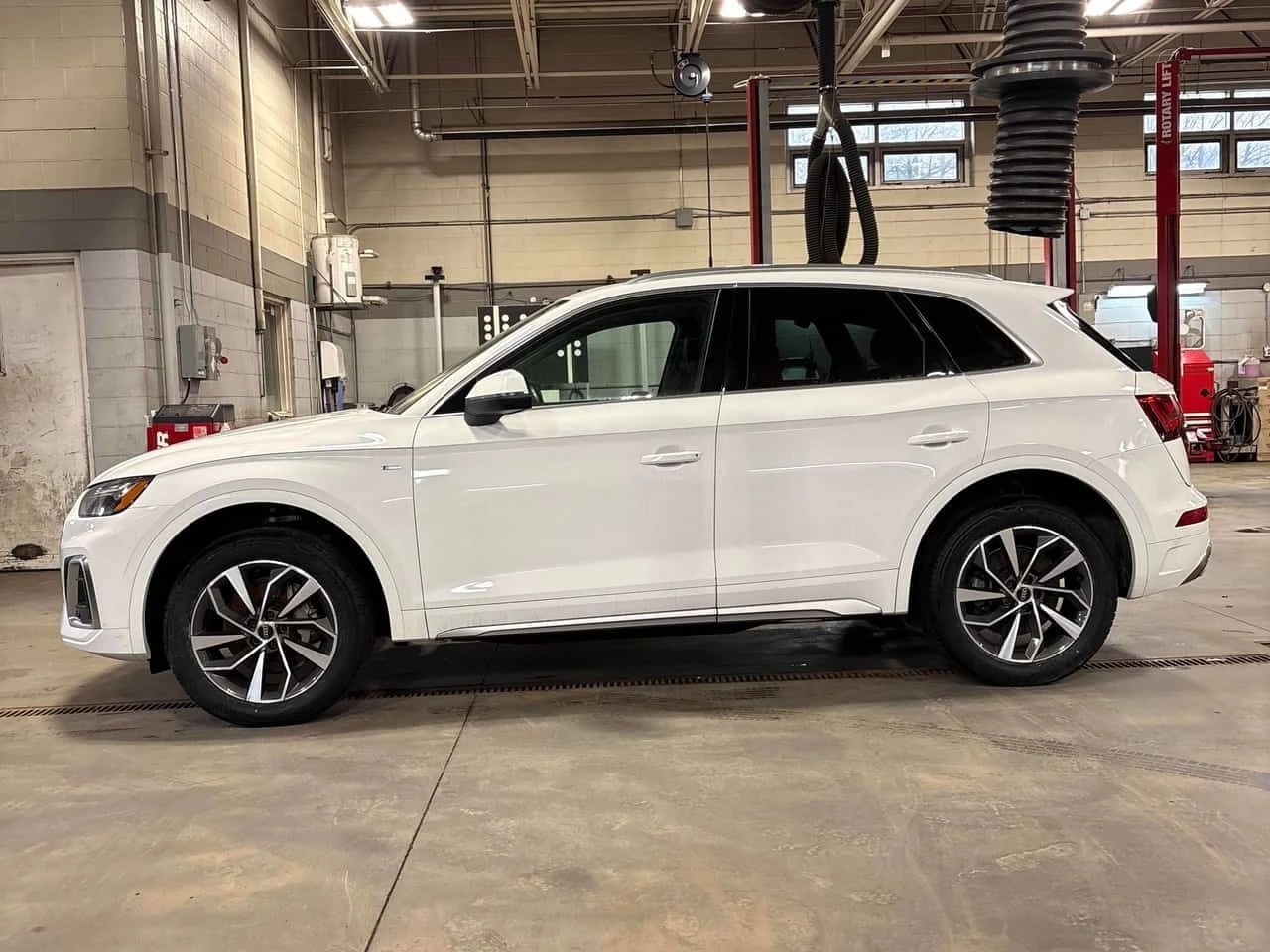 Audi Q5 Progressiv | PANO | KEYLESS | CARFAX, снимка 2 - Автомобили и джипове - 53928479