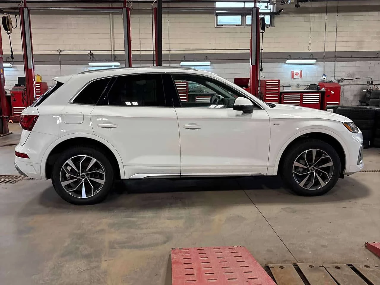 Audi Q5 Progressiv | PANO | KEYLESS | CARFAX, снимка 3 - Автомобили и джипове - 53928479