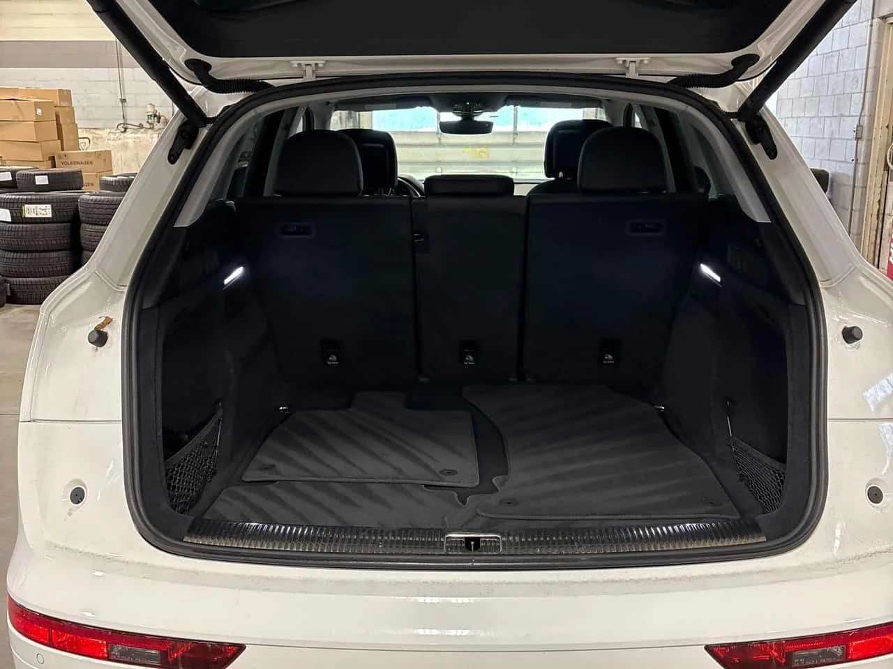 Audi Q5 Progressiv | PANO | KEYLESS | CARFAX, снимка 13 - Автомобили и джипове - 53928479