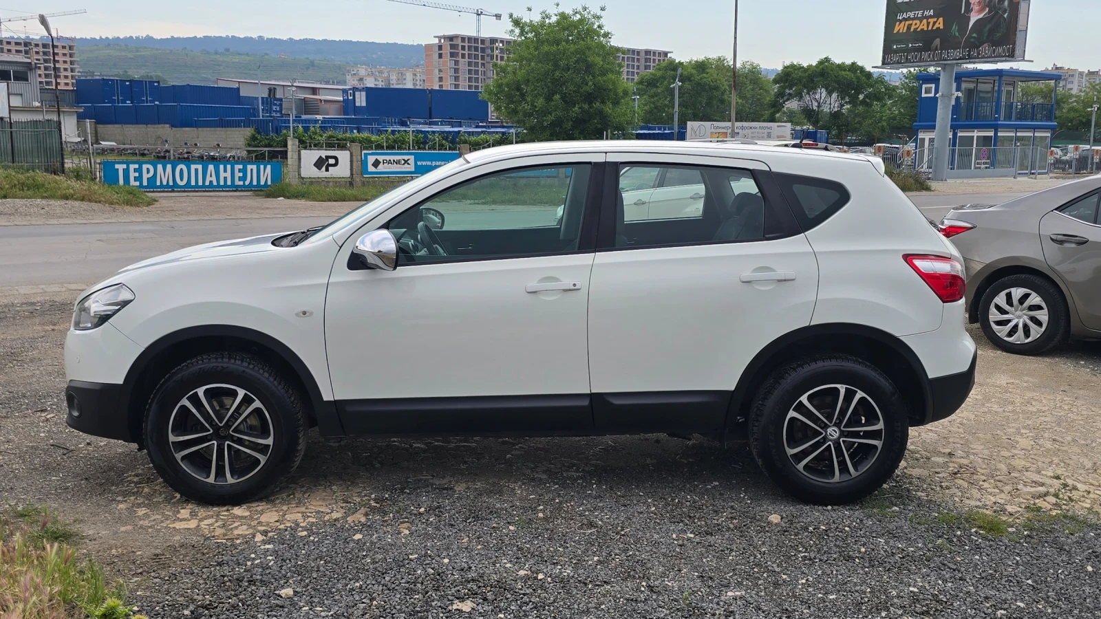 Nissan Qashqai 1.6i* газ-BRC* Navi , снимка 4 - Автомобили и джипове - 54781600