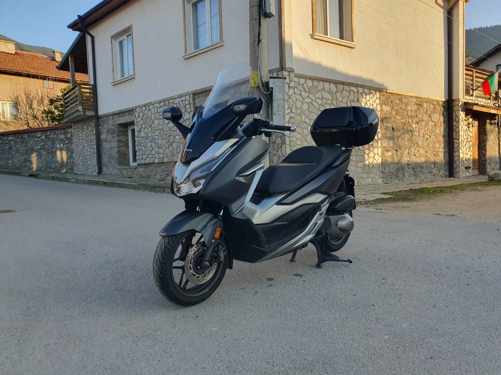 Honda Forza 300i ABS TCS LED Keyless, снимка 2 - Мотоциклети и мототехника - 49370809