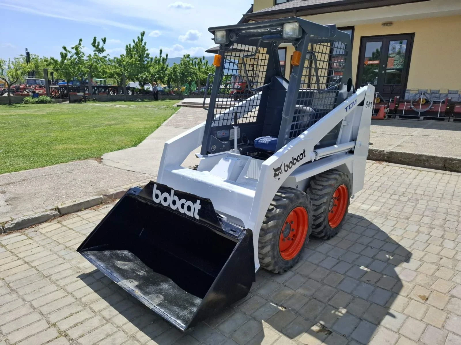 Мини челни товарачи Bobcat 543 - изображение 3