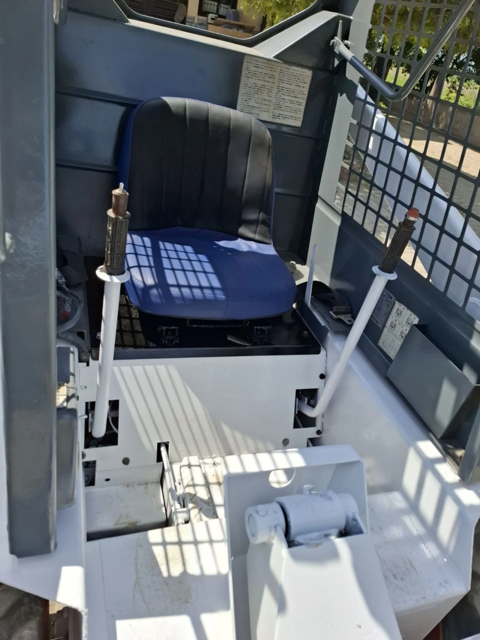 Мини челни товарачи Bobcat 543 - изображение 5