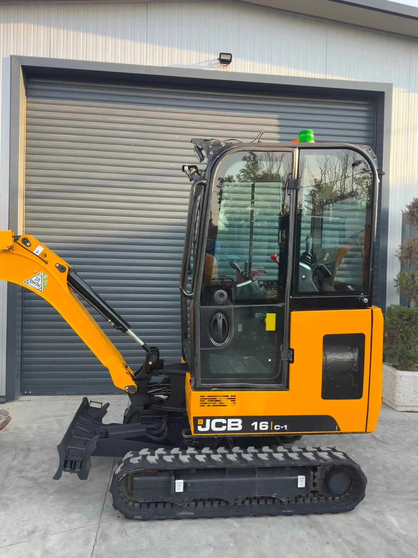 Багер JCB 16C 322мч. 2023г. 2 БРОЯ, снимка 4 - Индустриална техника - 55535556