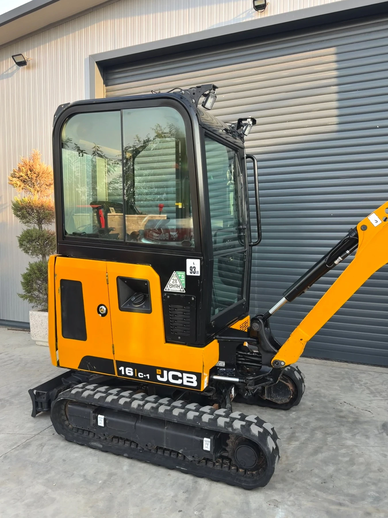 Багер JCB 16C 322мч. 2023г. 2 БРОЯ, снимка 14 - Индустриална техника - 55535556