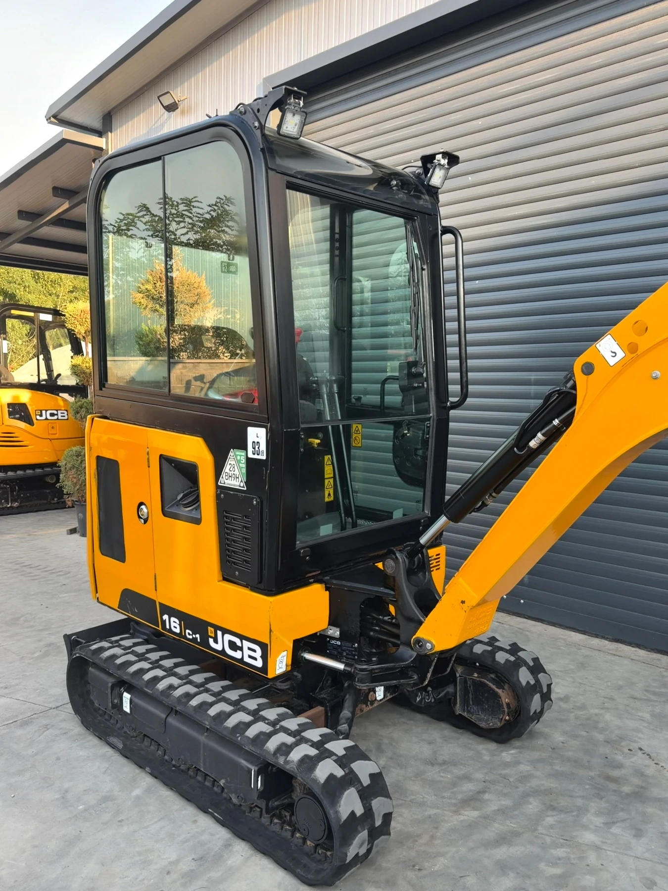 Багер JCB 16C 322мч. 2023г. 2 БРОЯ, снимка 2 - Индустриална техника - 55535556