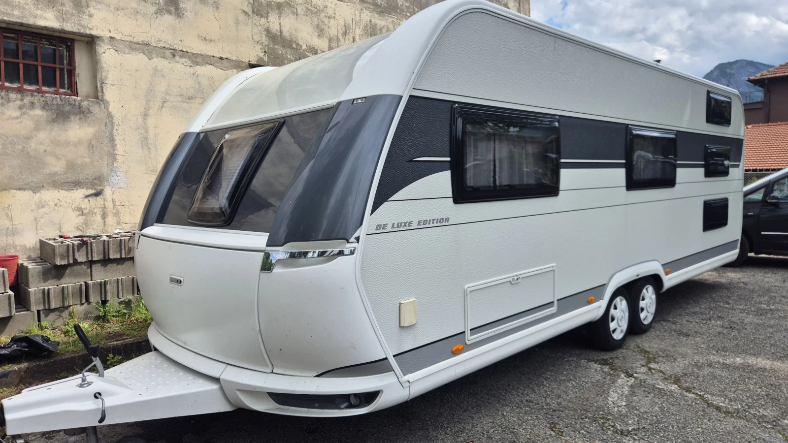 Каравана Hobby De luxe 650 KMFE СТАЦИОНАРНА - изображение 2