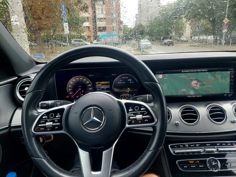 Mercedes-Benz E 220, снимка 14 - Автомобили и джипове - 47227801