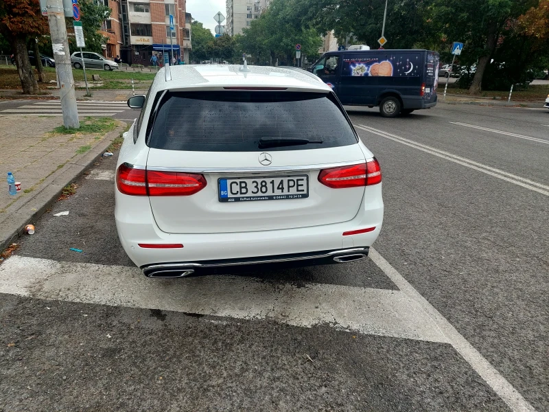 Mercedes-Benz E 220, снимка 2 - Автомобили и джипове - 47227801