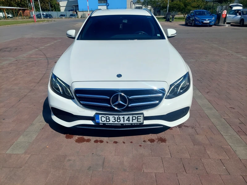 Mercedes-Benz E 220, снимка 1 - Автомобили и джипове - 47961782