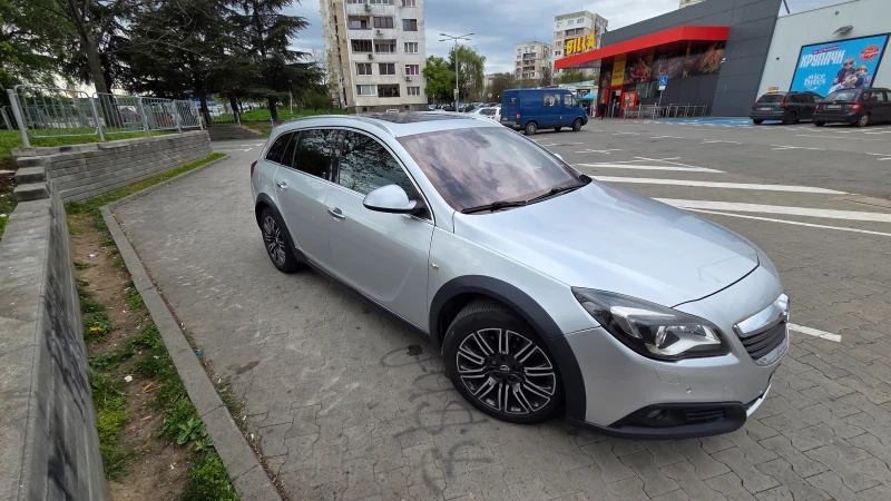 Opel Insignia Country Tourer 4x4, снимка 3 - Автомобили и джипове - 52403315
