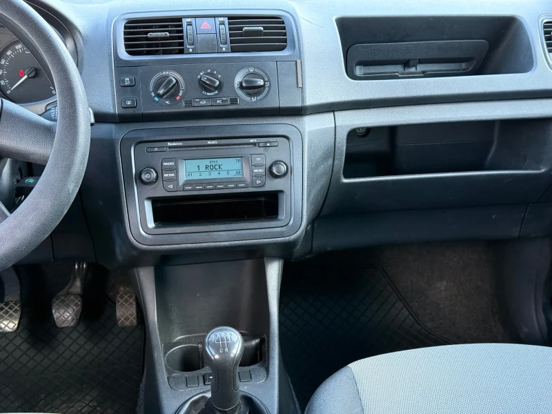 Skoda Fabia 1.2i HTP, снимка 9 - Автомобили и джипове - 51777288