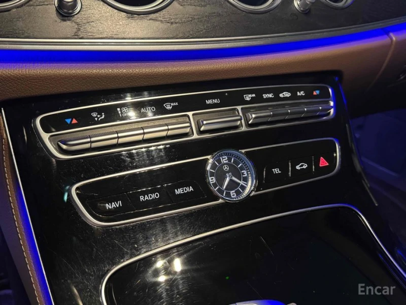 Mercedes-Benz E 220, снимка 13 - Автомобили и джипове - 52996074