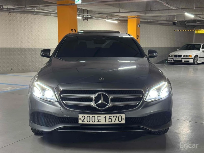 Mercedes-Benz E 220, снимка 3 - Автомобили и джипове - 52996074