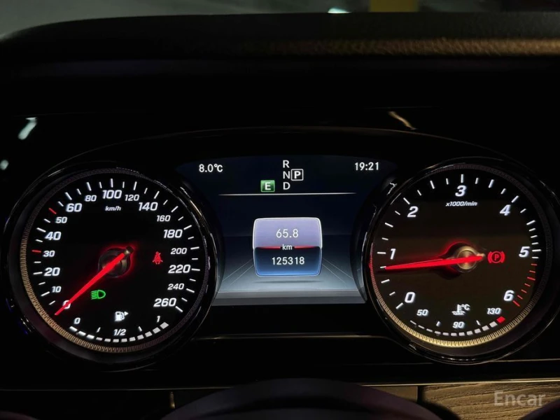 Mercedes-Benz E 220, снимка 6 - Автомобили и джипове - 52996074