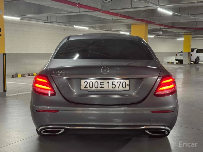 Mercedes-Benz E 220, снимка 4 - Автомобили и джипове - 52996074