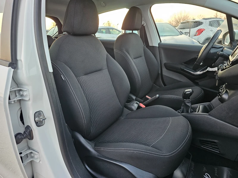 Peugeot 208 1.2i, 83к.с., снимка 9 - Автомобили и джипове - 53136048