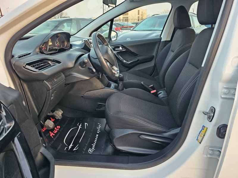 Peugeot 208 1.2i, 83к.с., снимка 8 - Автомобили и джипове - 53136048