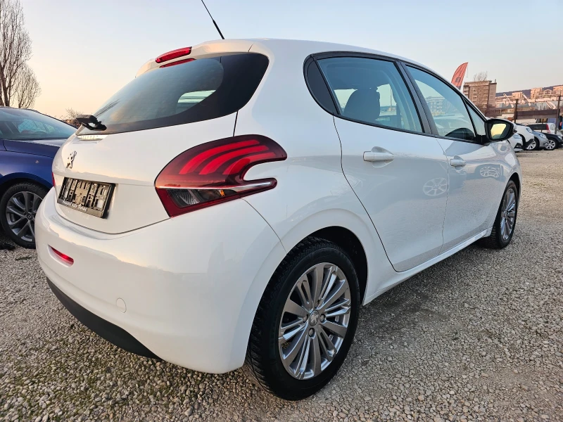 Peugeot 208 1.2i, 83к.с., снимка 4 - Автомобили и джипове - 53136048