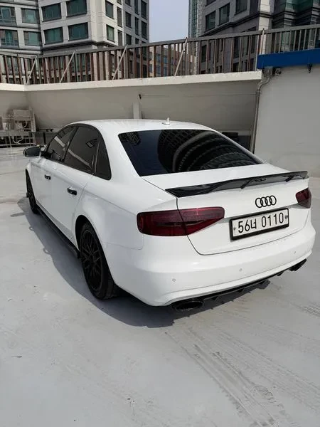 Audi A4 2.0 TDI, снимка 16 - Автомобили и джипове - 54143398