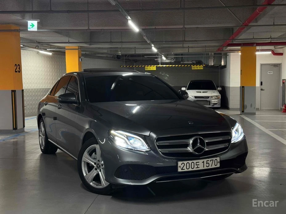 Mercedes-Benz E 220, снимка 1