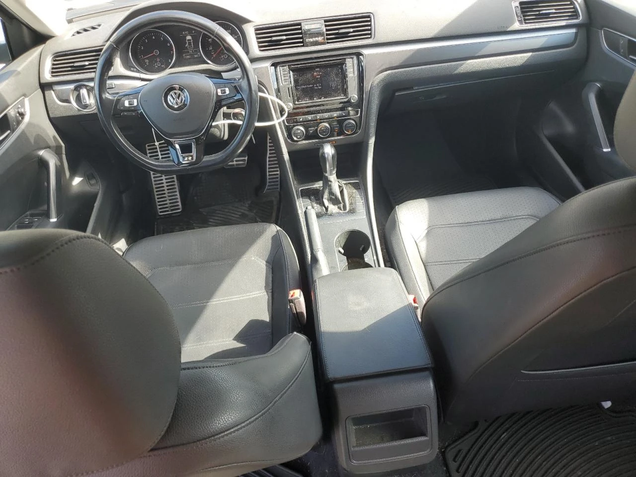 VW Passat 2.0T S R-LINE - изображение 8