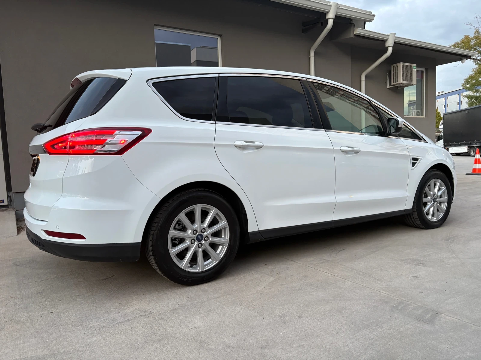Ford S-Max Titanium 2.0 150hp Euro 6 Automatiic Full extras - изображение 8