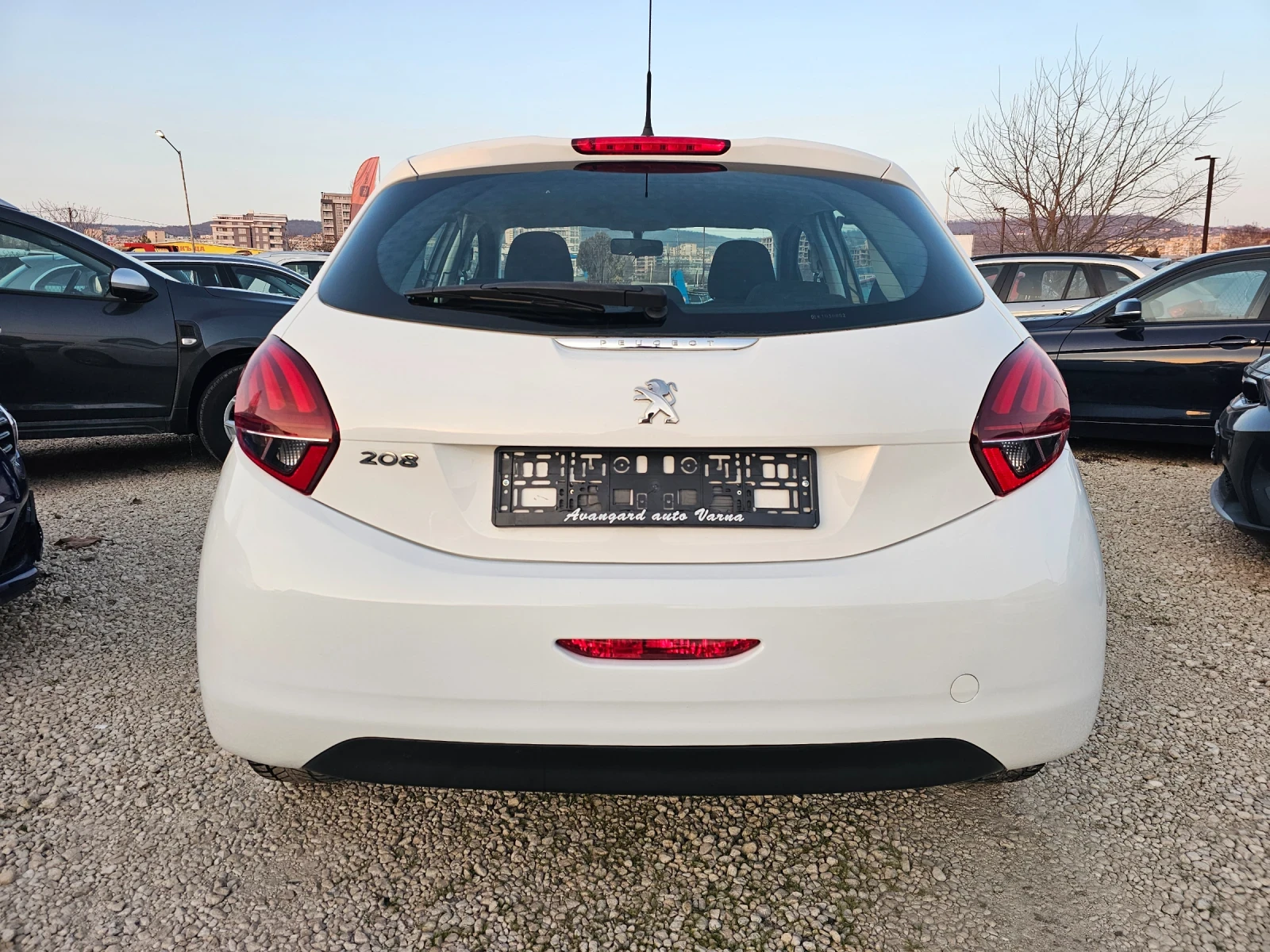 Peugeot 208 1.2i, 83�.�. | Mobile.bg � ����������� 5