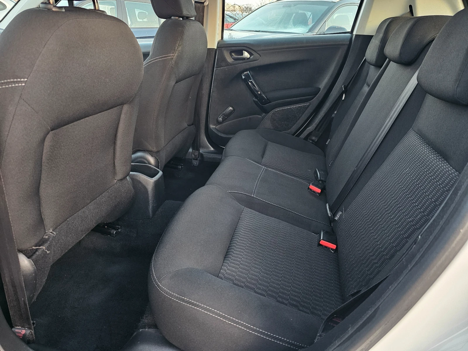 Peugeot 208 1.2i, 83�.�. | Mobile.bg � ����������� 10