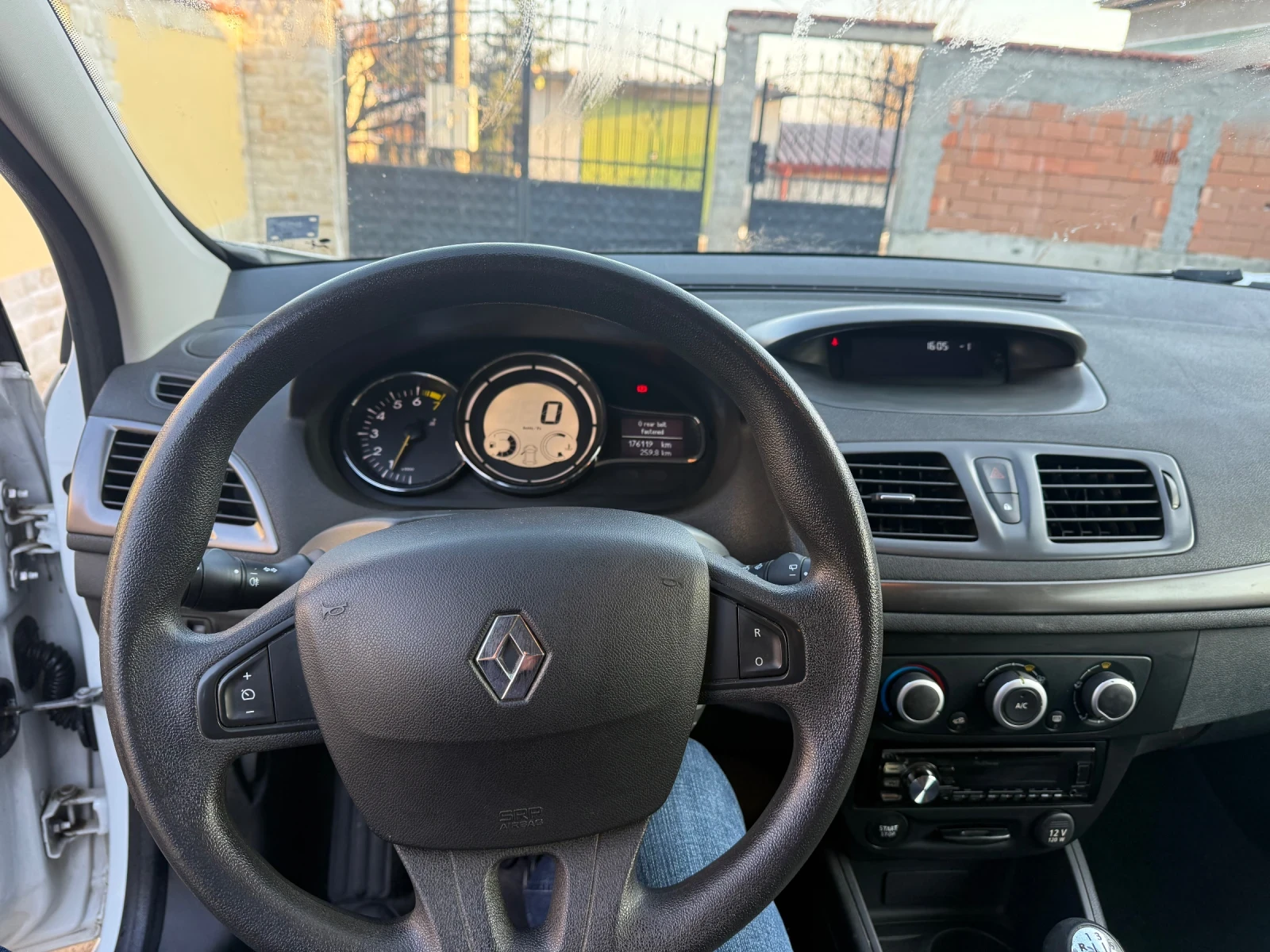 Renault Megane 1.6 БЕНЗИН 110к.с - изображение 10