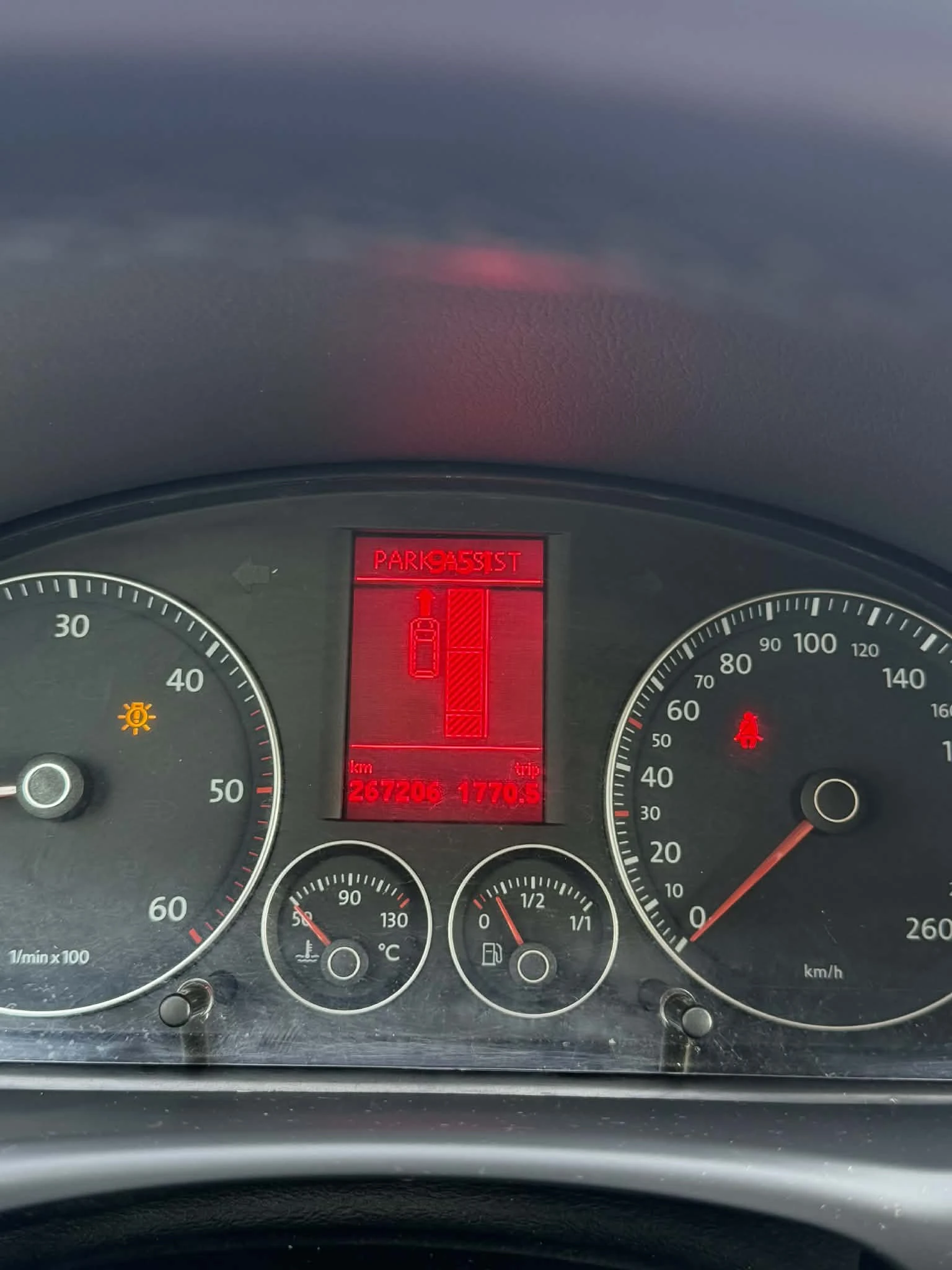 VW Touran 2, 0 tdi BMP - изображение 10