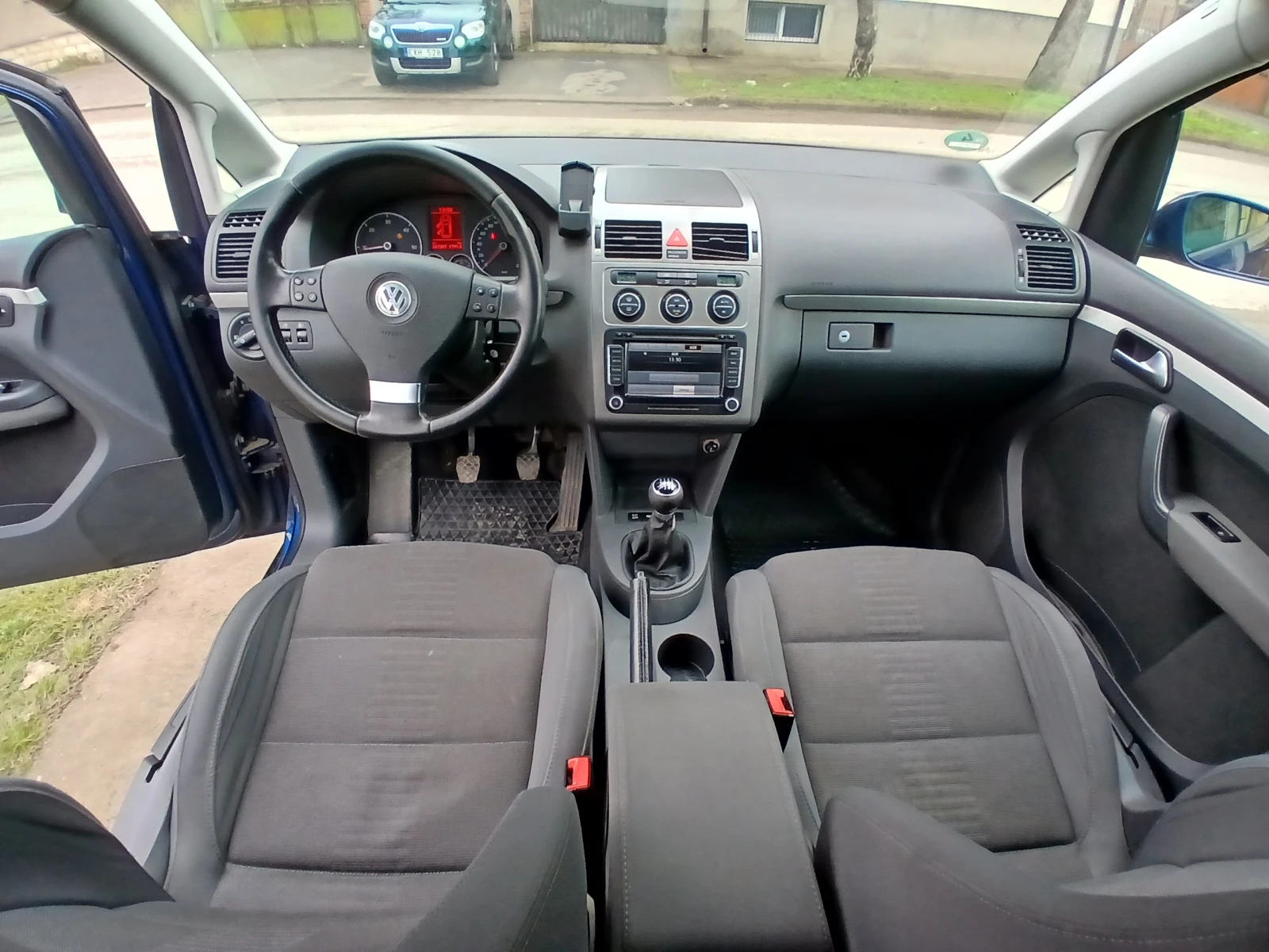 VW Touran 2, 0 tdi BMP - изображение 8