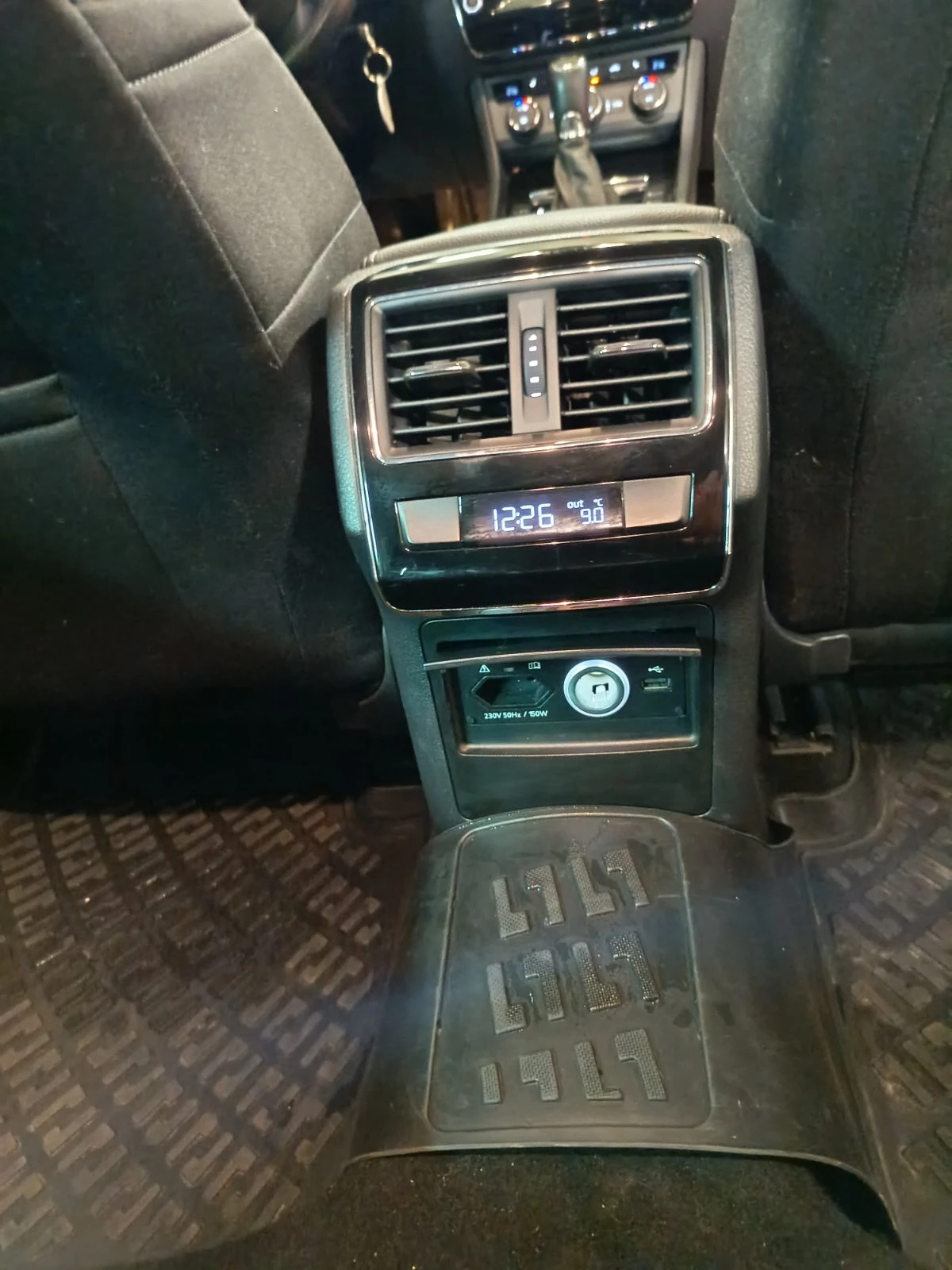 Skoda Superb 2.0TDI, снимка 12 - Автомобили и джипове - 53747031