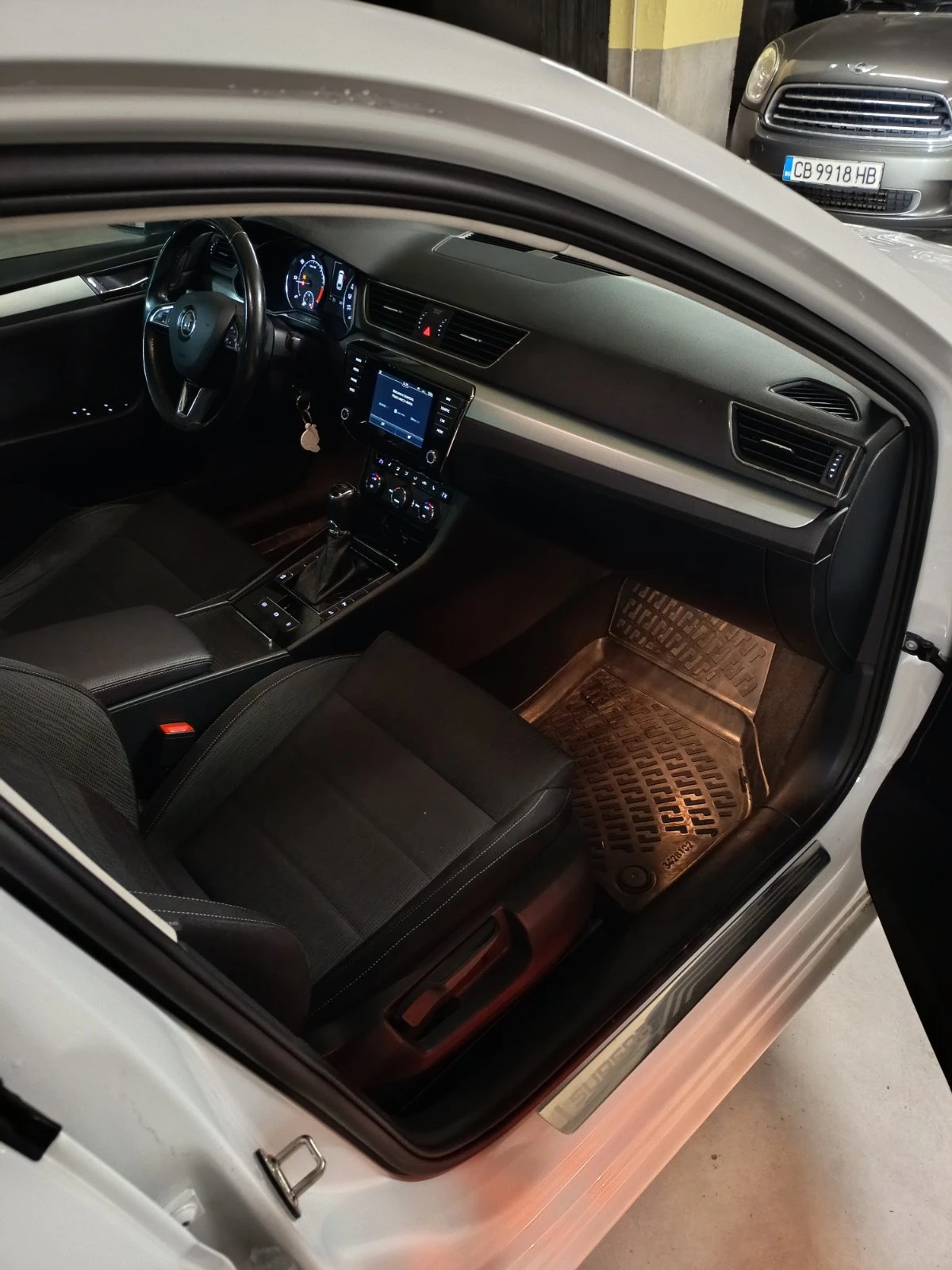 Skoda Superb 2.0TDI, снимка 8 - Автомобили и джипове - 53747031