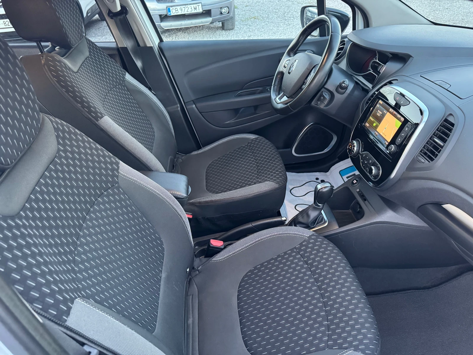 Renault Captur 1.5d / АВТОМАТИК / ТОП СЪСТОЯНИЕ, снимка 15 - Автомобили и джипове - 53844776