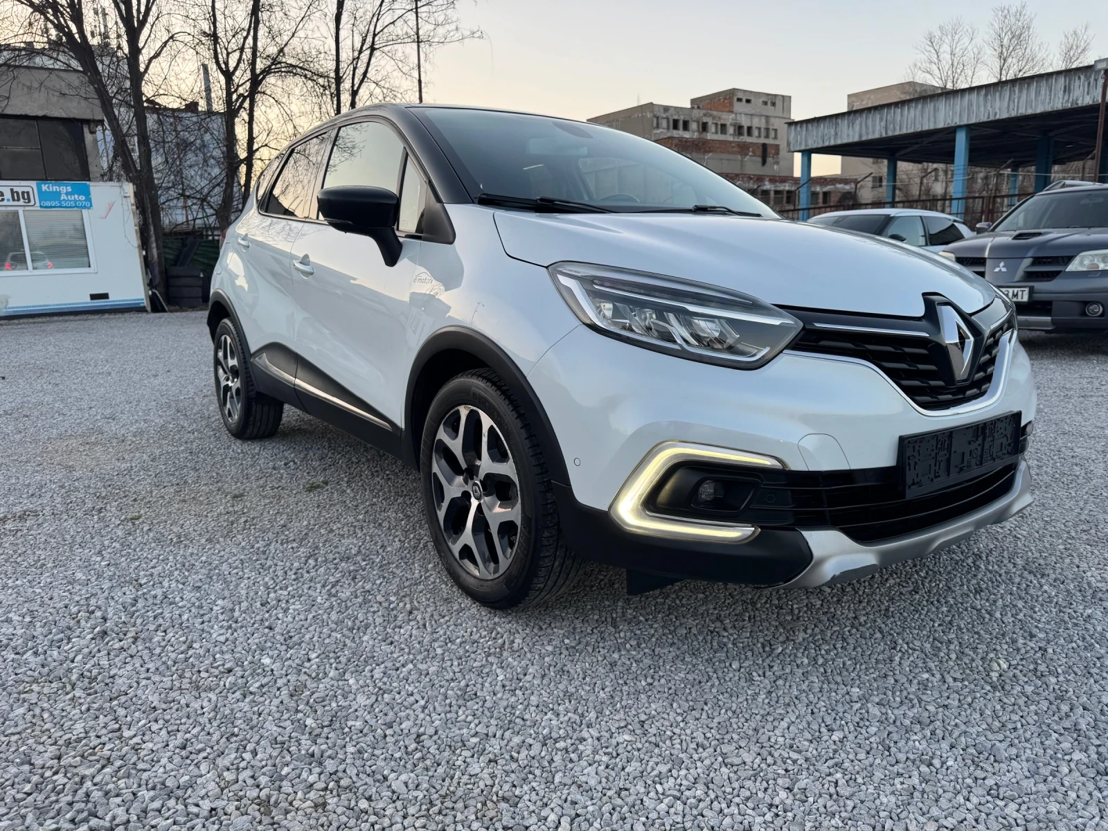 Renault Captur 1.5d / АВТОМАТИК / ТОП СЪСТОЯНИЕ, снимка 3 - Автомобили и джипове - 53844776