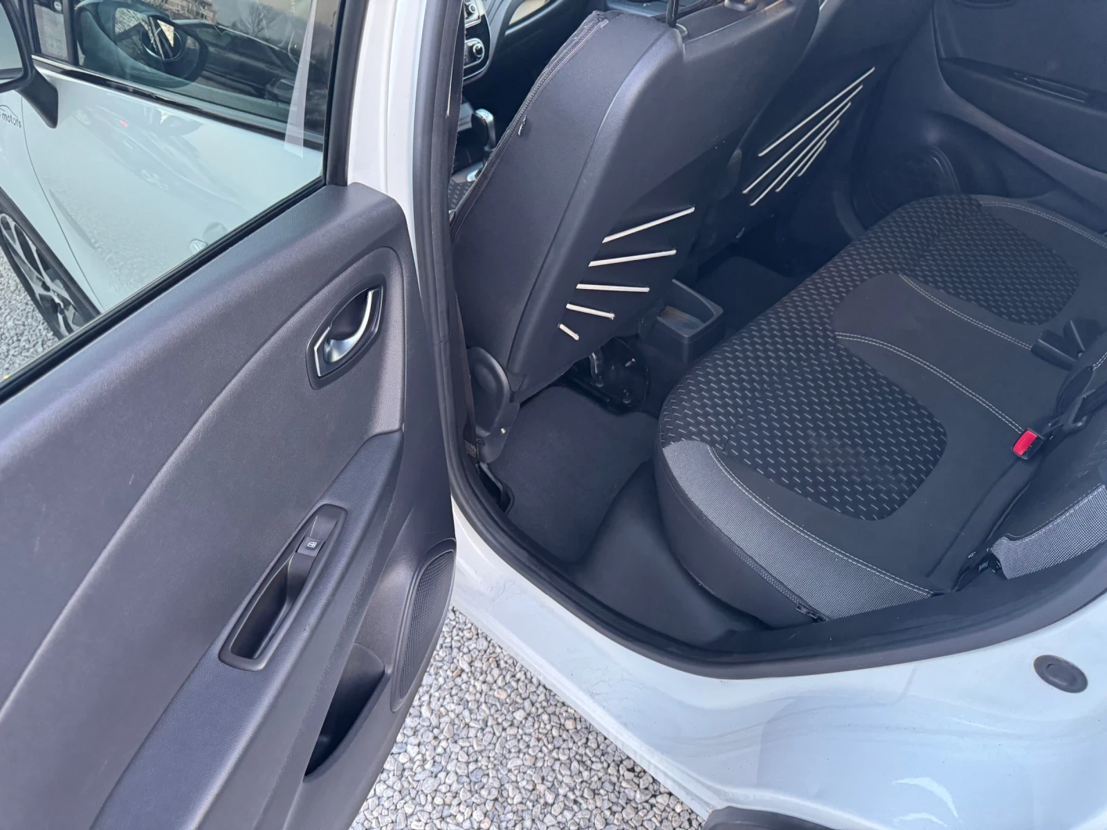 Renault Captur 1.5d / АВТОМАТИК / ТОП СЪСТОЯНИЕ, снимка 9 - Автомобили и джипове - 53844776