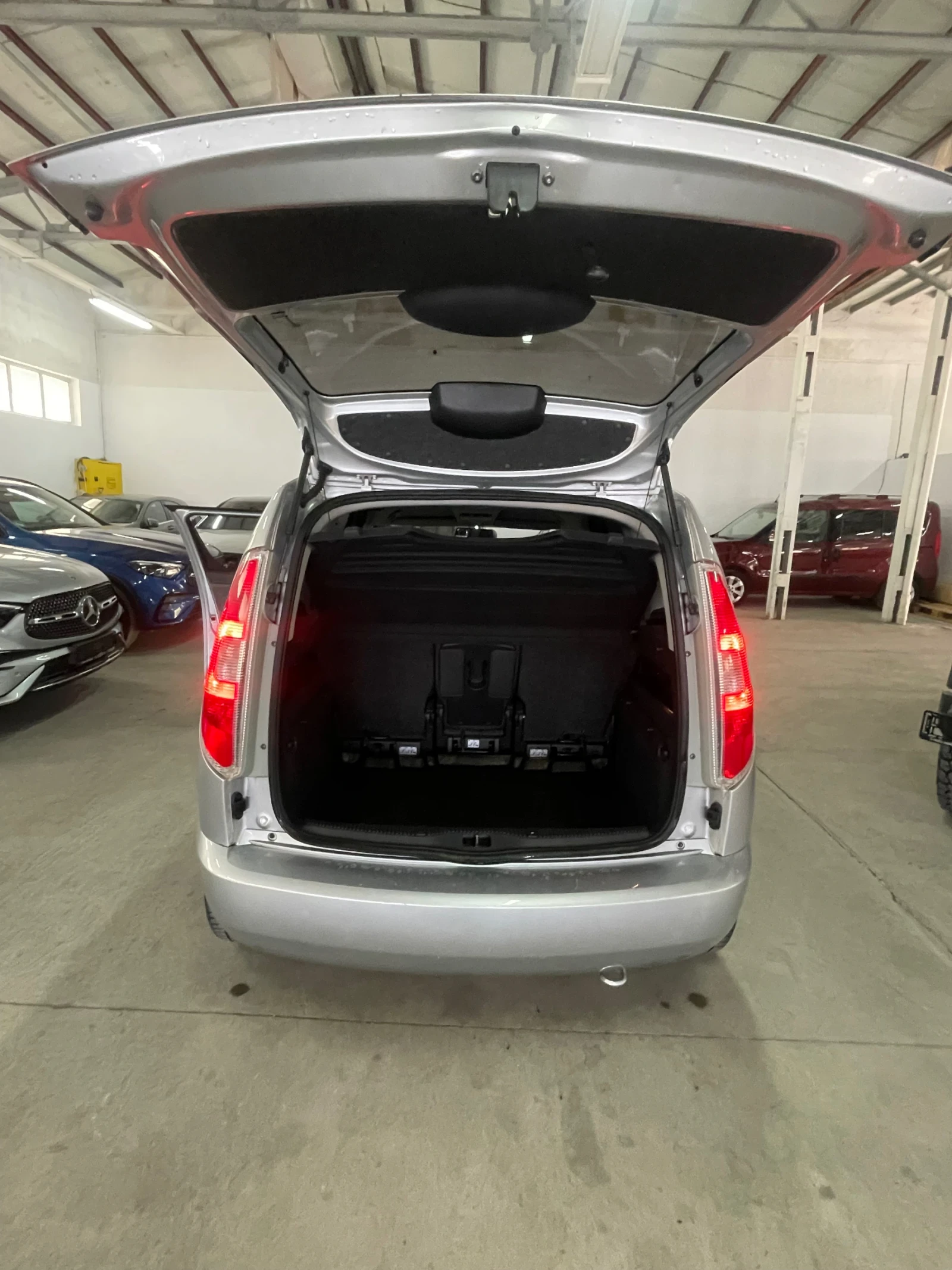 Skoda Roomster 1.4i/SCOUT/Подгрев/Клима/ГЕРМАНИЯ/НОВ!!!, снимка 17 - Автомобили и джипове - 54234953