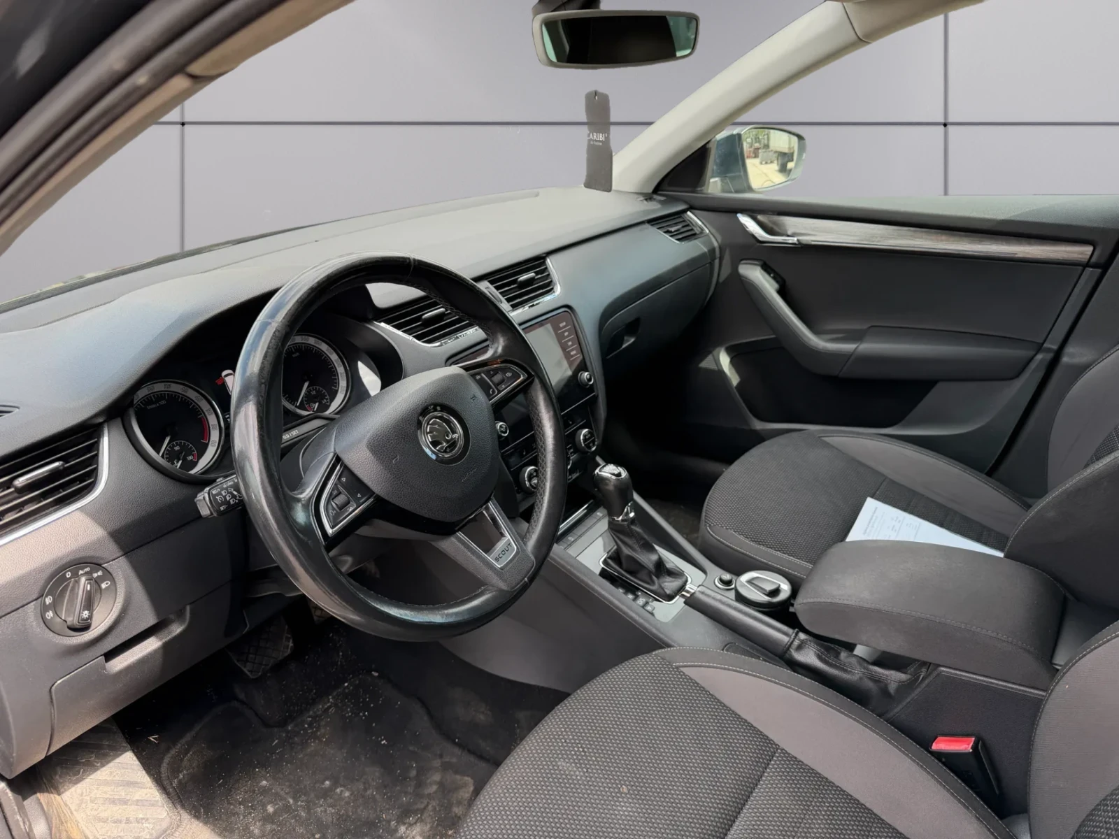 Skoda Octavia Scout DSG 4X4 2.0 TDI Individual | Mobile.bg � ����������� 7