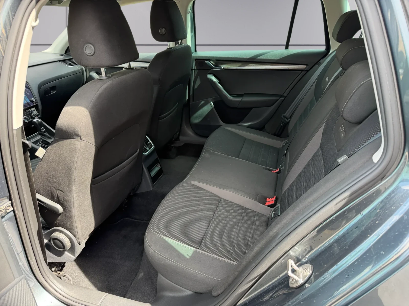 Skoda Octavia Scout DSG 4X4 2.0 TDI Individual | Mobile.bg � ����������� 10