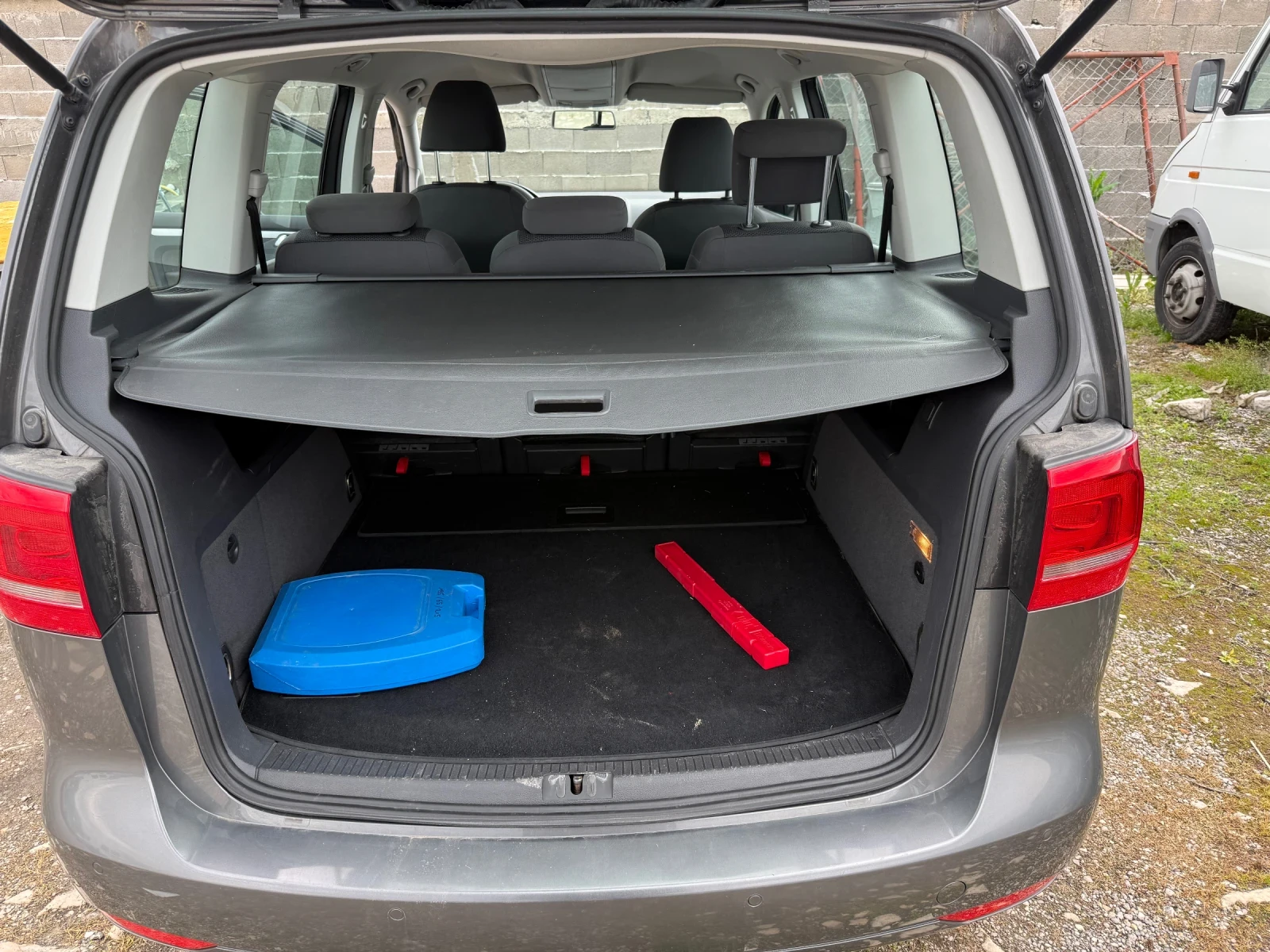 VW Touran 1.6 TDI 105 к.с. ЕВРО 5 В, снимка 10 - Автомобили и джипове - 54571627